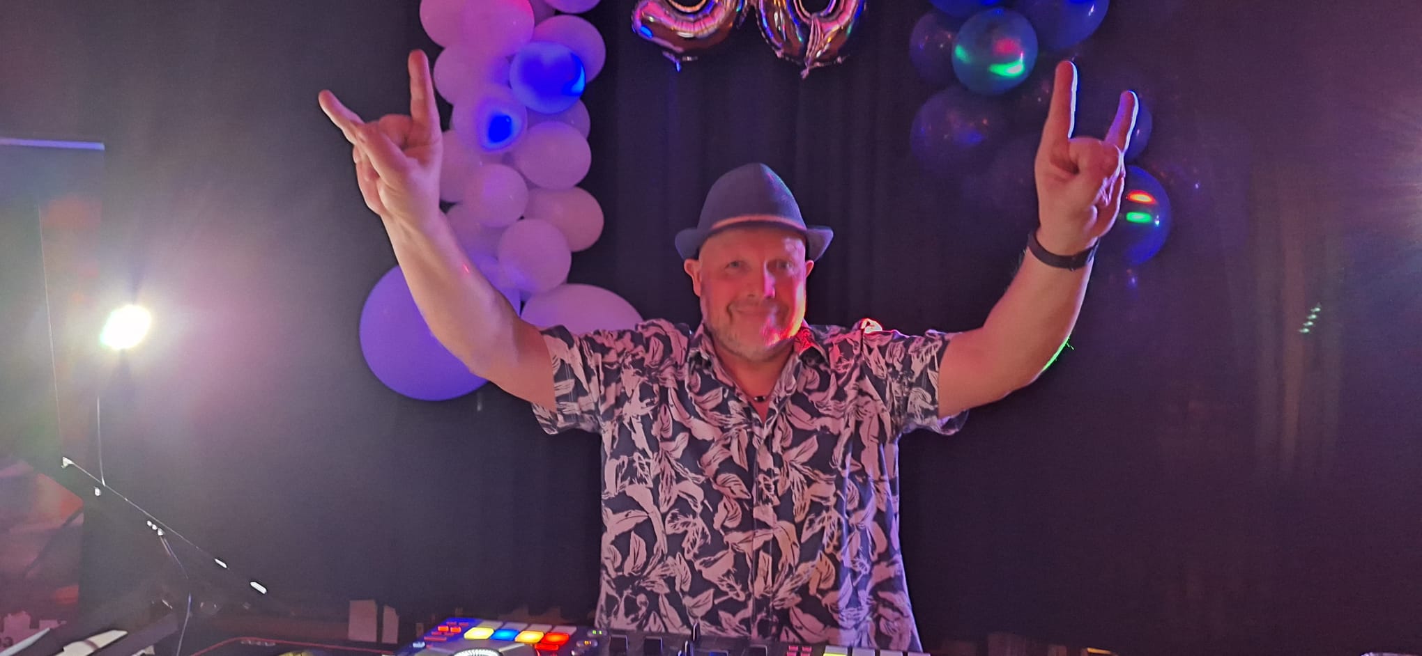 DJ Prince de Braband bei der Arbeit auf einer Apreski Praty